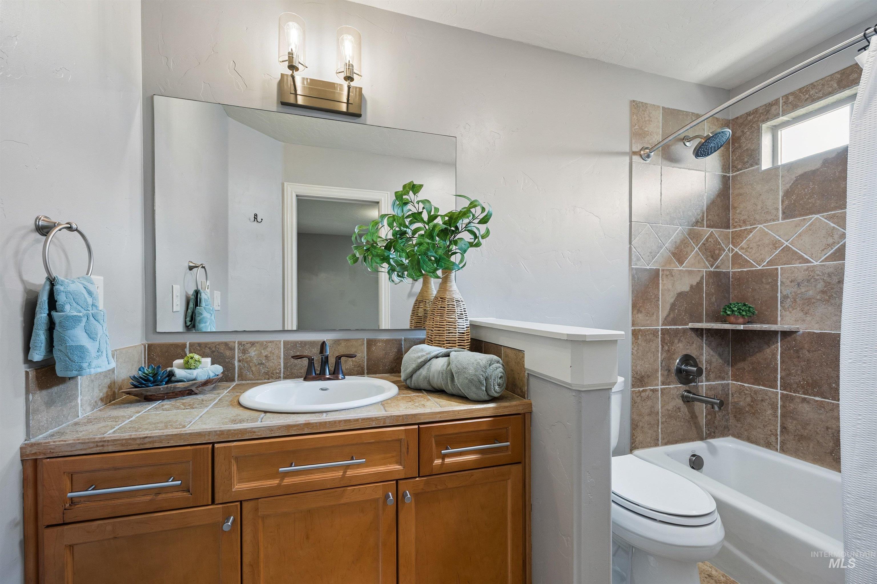 4422 N Mackenzie Lane, Boise, Idaho 83703, 2 Bedrooms, 2.5 Bathrooms, Residential For Sale, Price $515,000, 98998118
