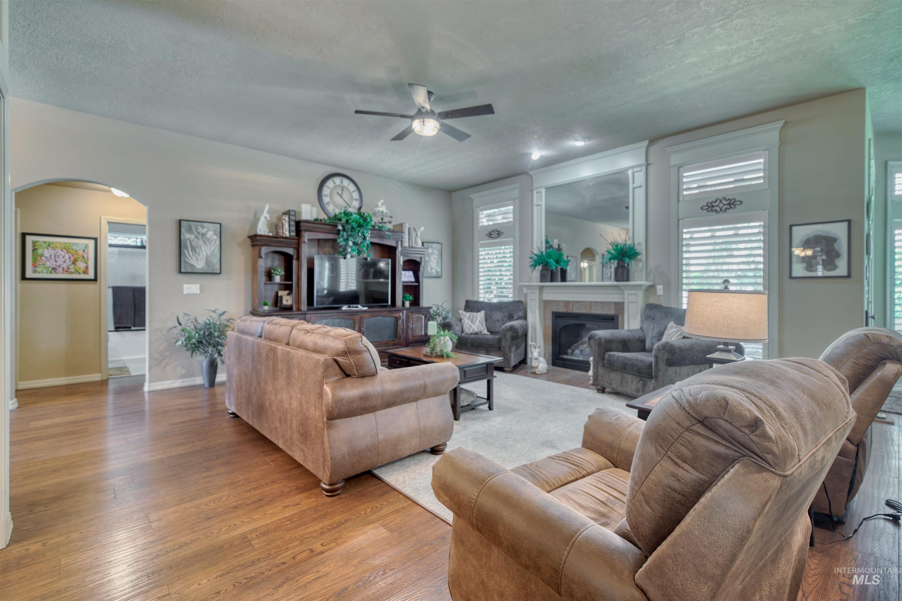 584 W Welch, Meridian, Idaho 83646, 4 Bedrooms, 2.5 Bathrooms, Residential For Sale, Price $599,999, 98998119