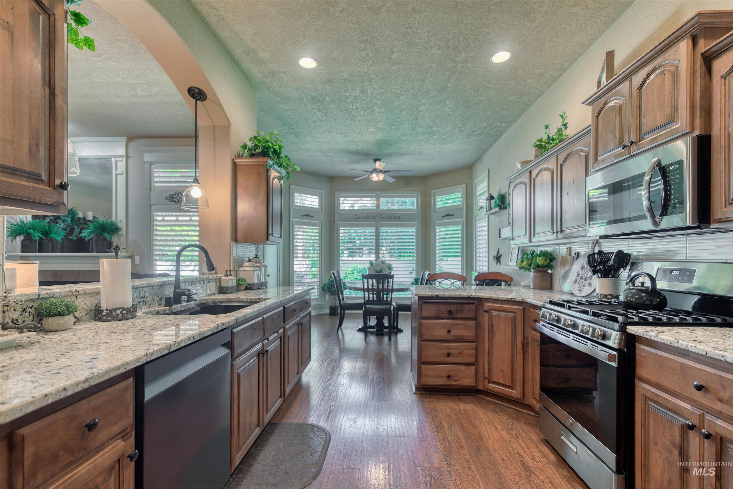 584 W Welch, Meridian, Idaho 83646, 4 Bedrooms, 2.5 Bathrooms, Residential For Sale, Price $599,999, 98998119