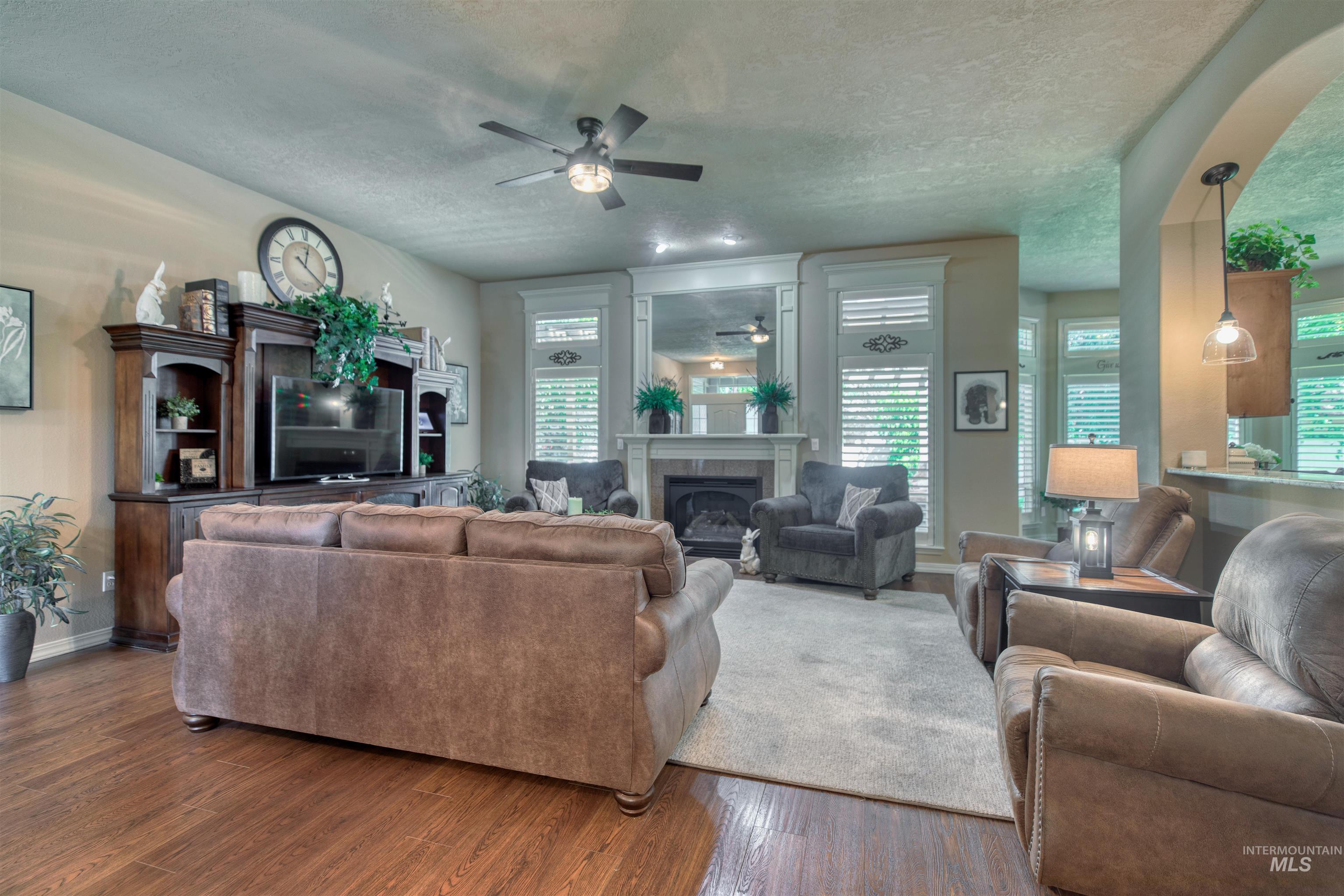 584 W Welch, Meridian, Idaho 83646, 4 Bedrooms, 2.5 Bathrooms, Residential For Sale, Price $599,999, 98998119