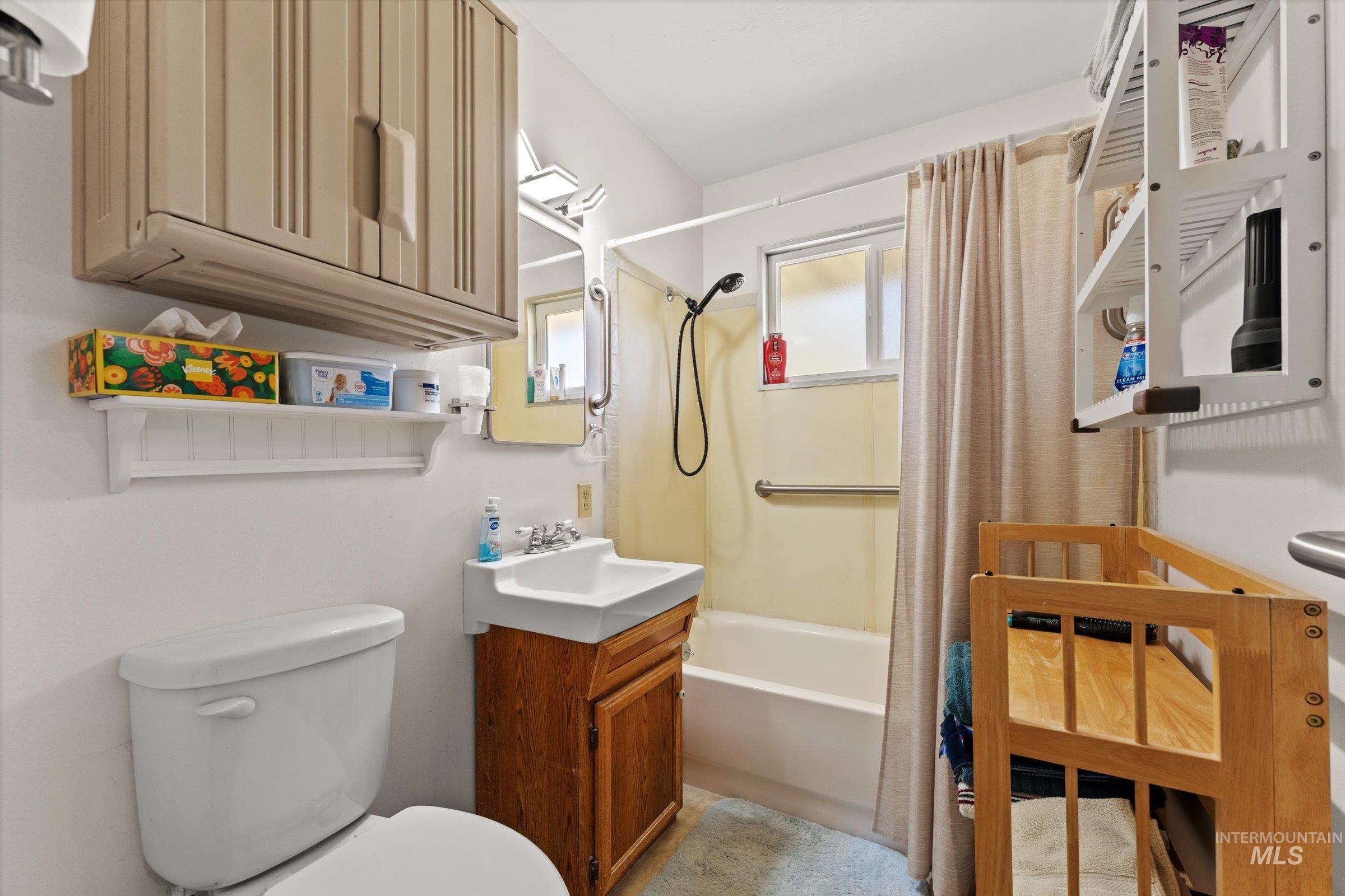 1240 E 16th North, Mountain Home, Idaho 83647, 3 Bedrooms, 1 Bathroom, Residential For Sale, Price $299,900,MLS 98998120