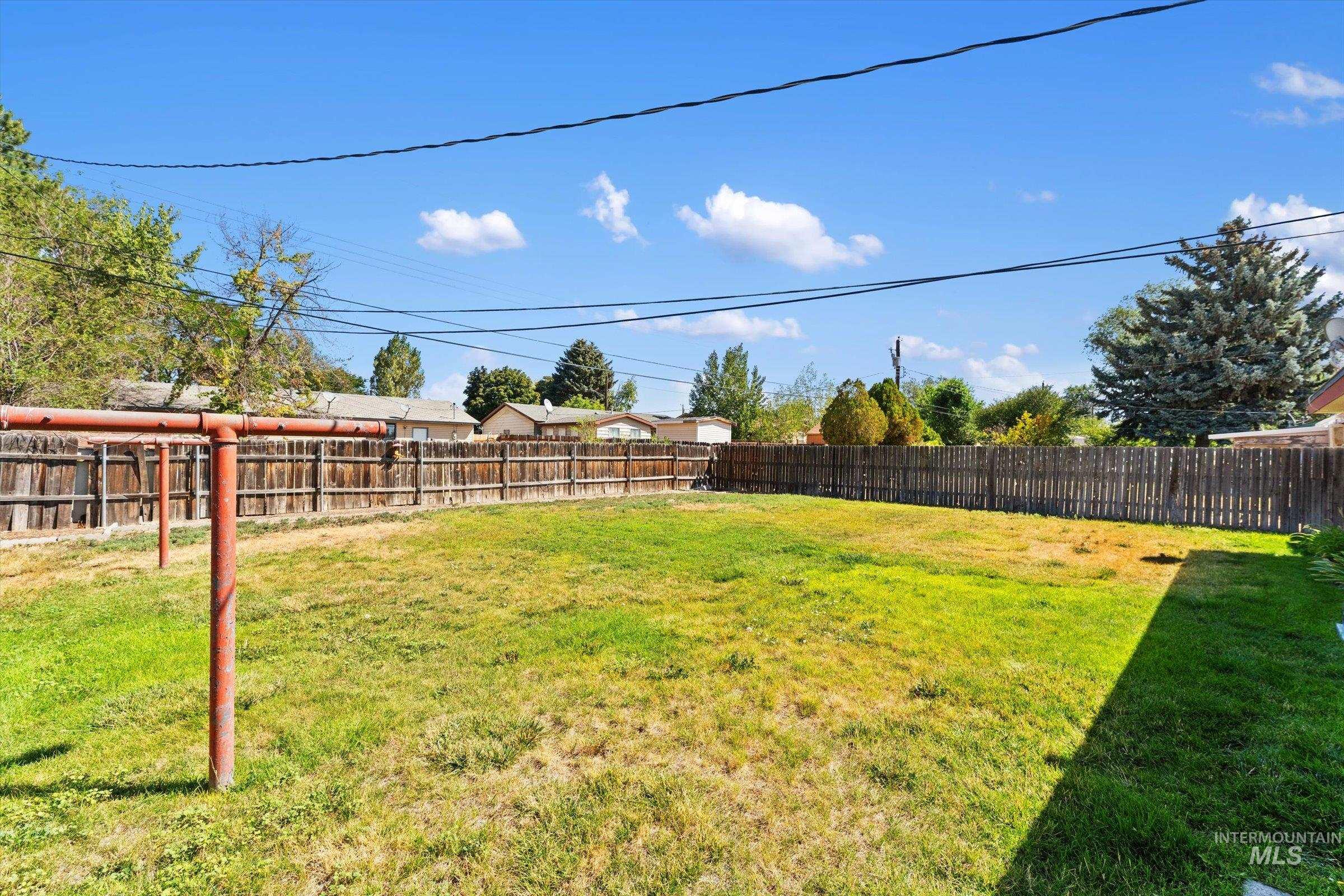 1240 E 16th North, Mountain Home, Idaho 83647, 3 Bedrooms, 1 Bathroom, Residential For Sale, Price $299,900,MLS 98998120
