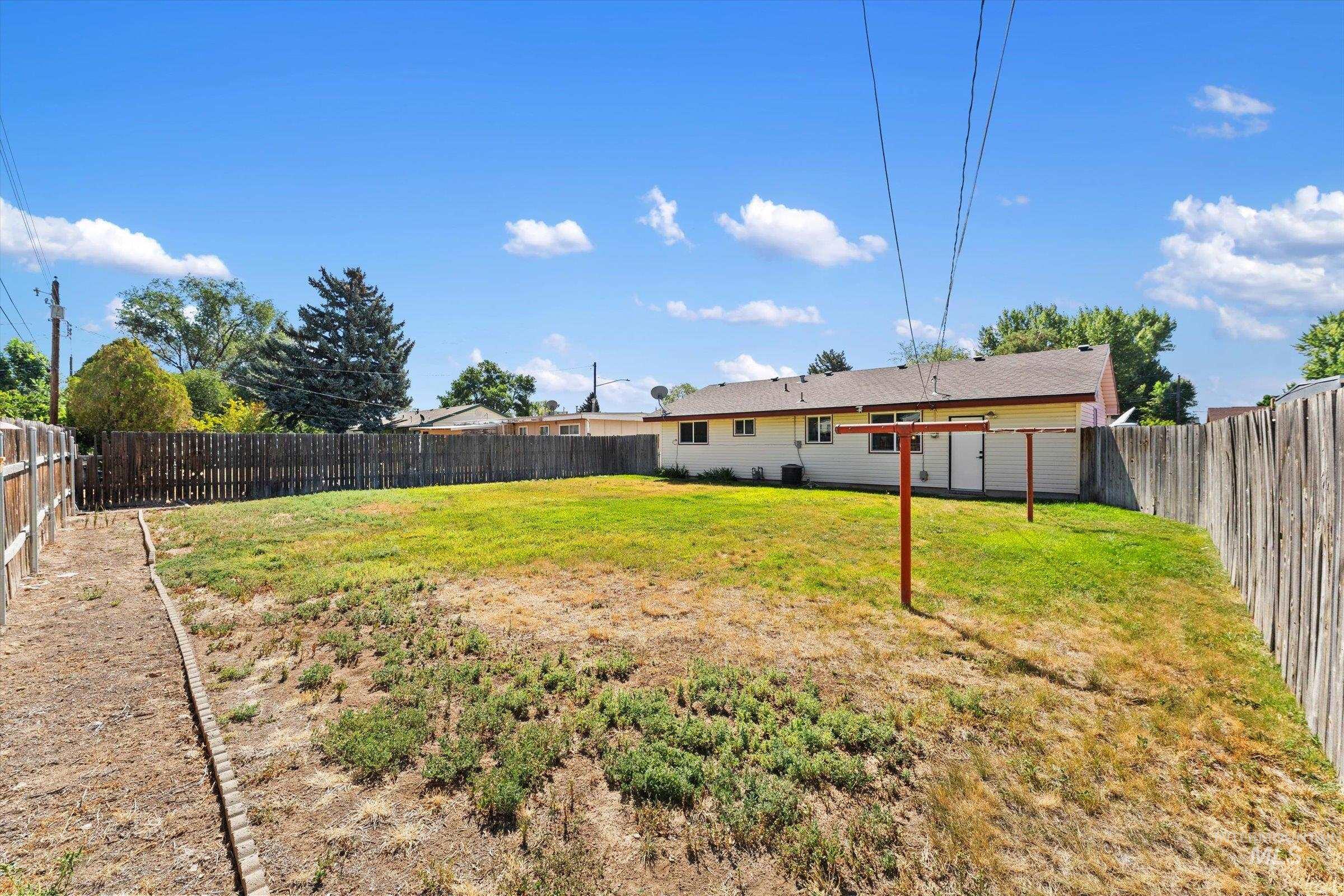 1240 E 16th North, Mountain Home, Idaho 83647, 3 Bedrooms, 1 Bathroom, Residential For Sale, Price $299,900,MLS 98998120