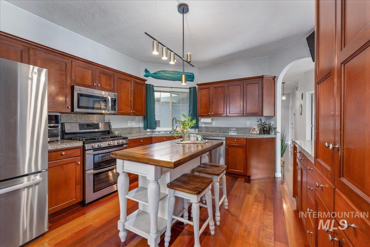 9752 W Bridgegate St, Boise, Idaho 83709, 3 Bedrooms, 2 Bathrooms, Residential For Sale, Price $639,000,MLS 98998127