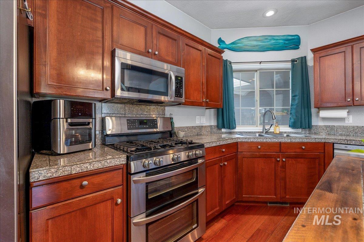 9752 W Bridgegate St, Boise, Idaho 83709, 3 Bedrooms, 2 Bathrooms, Residential For Sale, Price $639,000,MLS 98998127