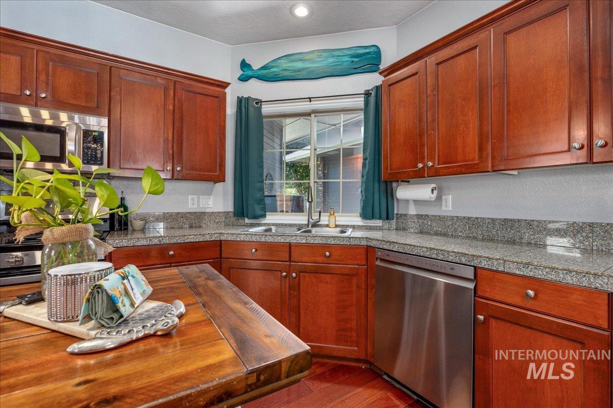 9752 W Bridgegate St, Boise, Idaho 83709, 3 Bedrooms, 2 Bathrooms, Residential For Sale, Price $639,000,MLS 98998127