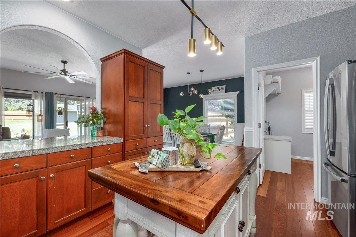 9752 W Bridgegate St, Boise, Idaho 83709, 3 Bedrooms, 2 Bathrooms, Residential For Sale, Price $639,000,MLS 98998127