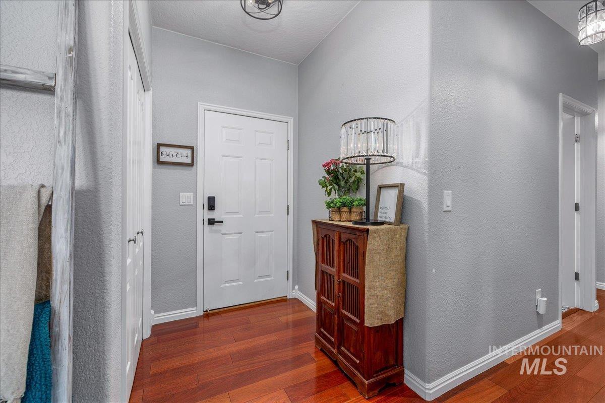 9752 W Bridgegate St, Boise, Idaho 83709, 3 Bedrooms, 2 Bathrooms, Residential For Sale, Price $639,000,MLS 98998127