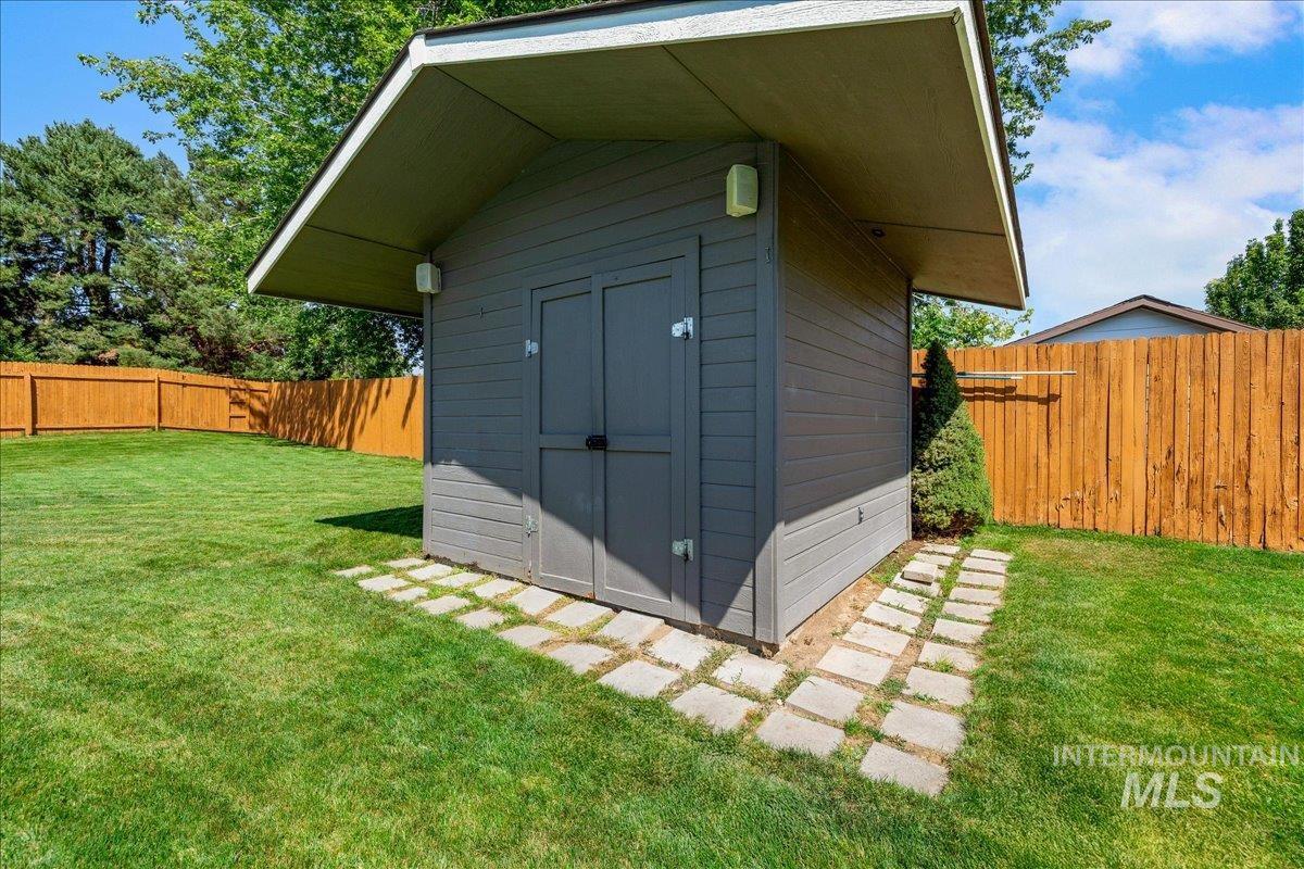 9752 W Bridgegate St, Boise, Idaho 83709, 3 Bedrooms, 2 Bathrooms, Residential For Sale, Price $639,000,MLS 98998127