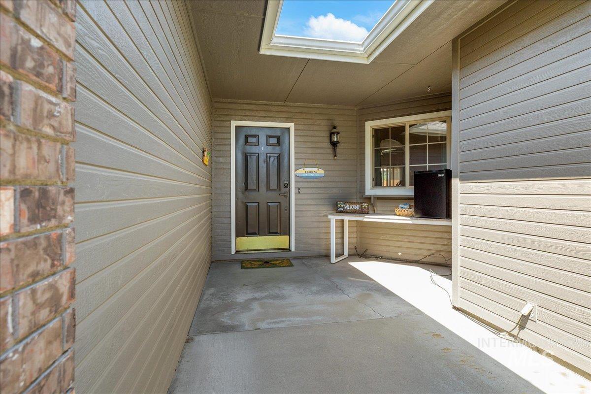 9752 W Bridgegate St, Boise, Idaho 83709, 3 Bedrooms, 2 Bathrooms, Residential For Sale, Price $639,000,MLS 98998127