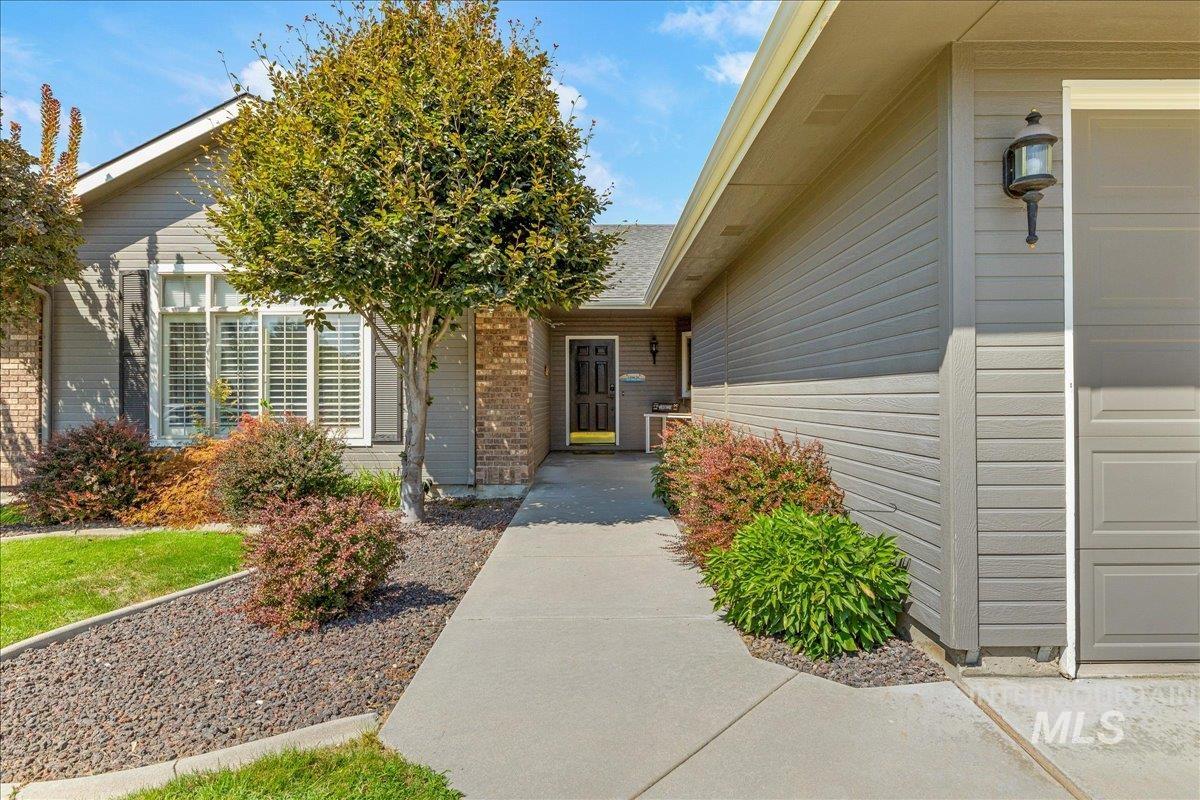 9752 W Bridgegate St, Boise, Idaho 83709, 3 Bedrooms, 2 Bathrooms, Residential For Sale, Price $639,000,MLS 98998127