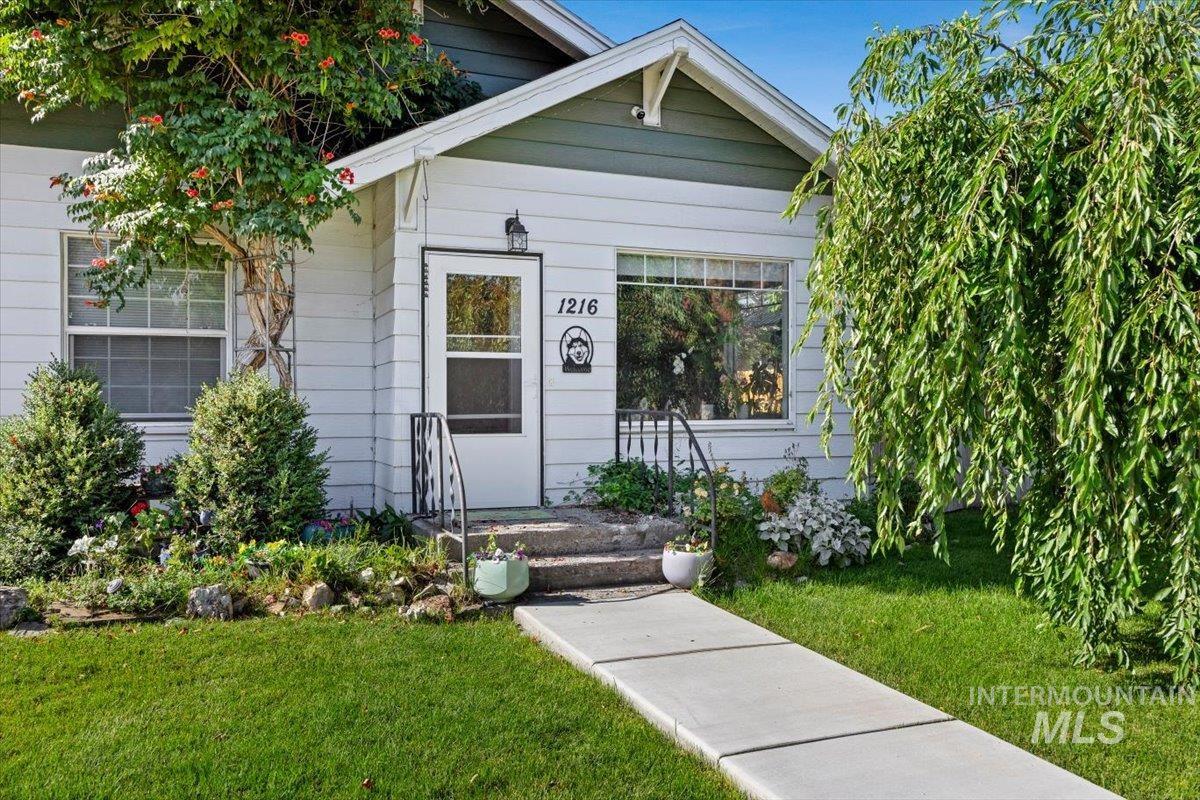 1216 10th Ave E, Twin Falls, Idaho 83301, 2 Bedrooms, 2 Bathrooms, Residential For Sale, Price $285,000,MLS 98998132