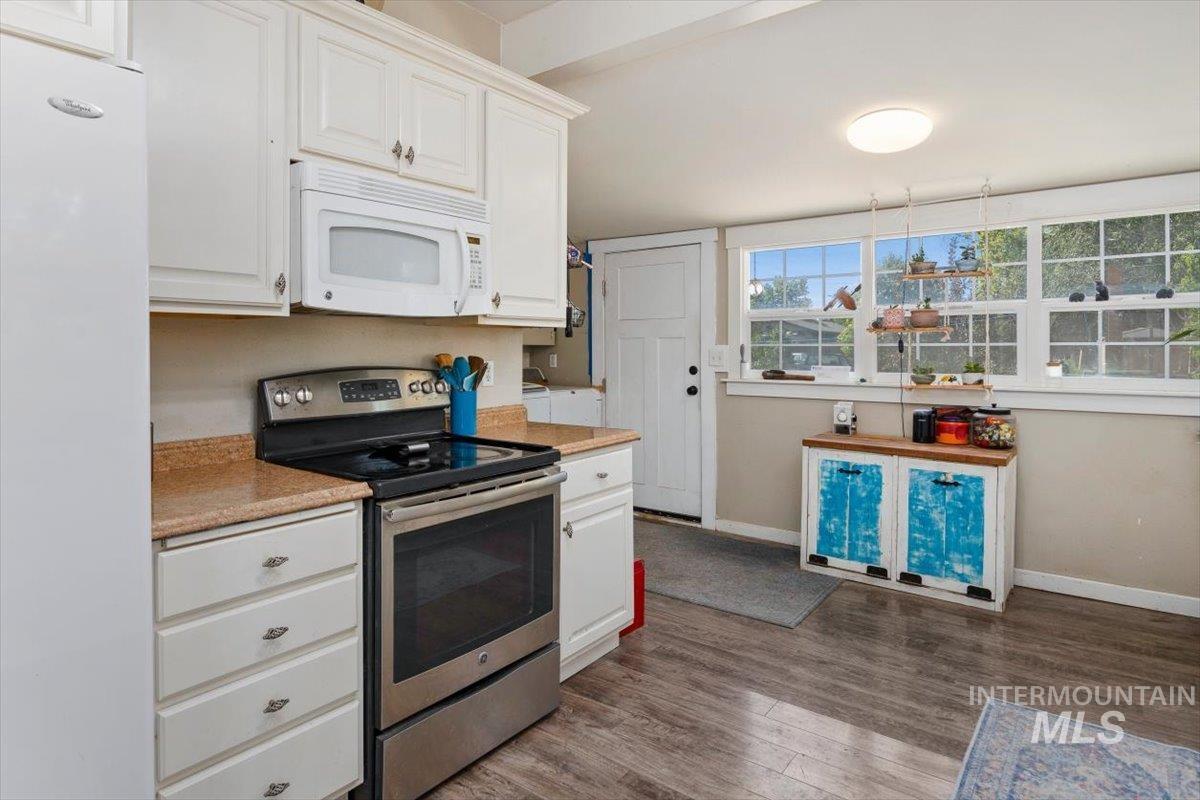 1216 10th Ave E, Twin Falls, Idaho 83301, 2 Bedrooms, 2 Bathrooms, Residential For Sale, Price $285,000,MLS 98998132