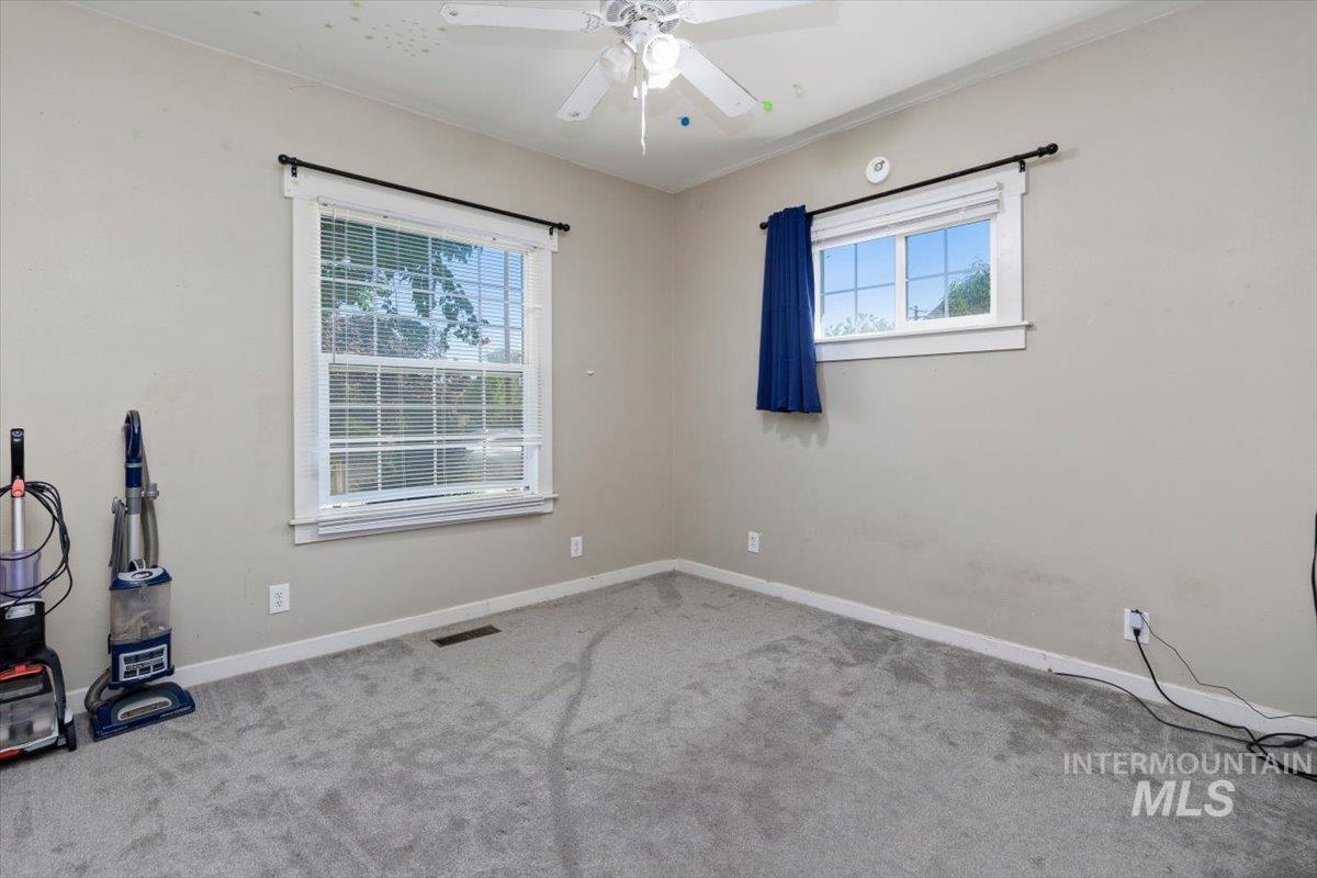 1216 10th Ave E, Twin Falls, Idaho 83301, 2 Bedrooms, 2 Bathrooms, Residential For Sale, Price $285,000,MLS 98998132