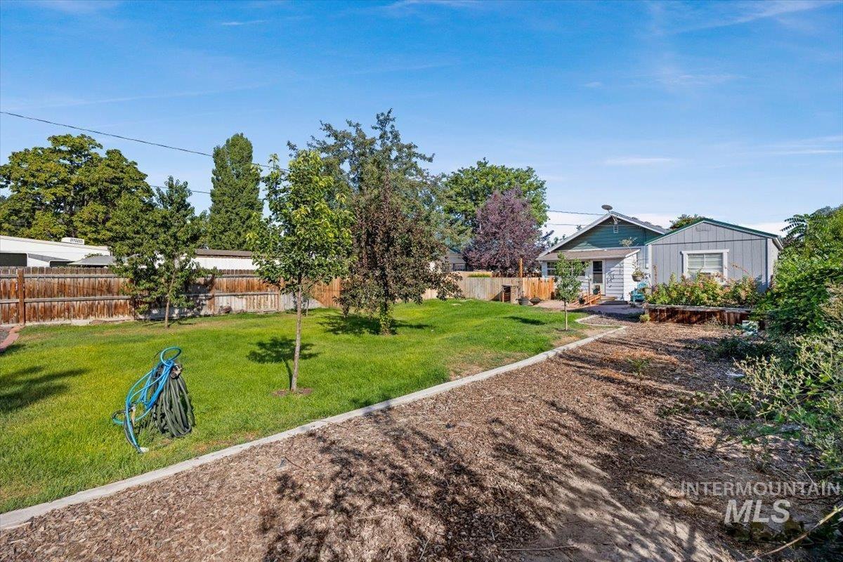 1216 10th Ave E, Twin Falls, Idaho 83301, 2 Bedrooms, 2 Bathrooms, Residential For Sale, Price $285,000,MLS 98998132