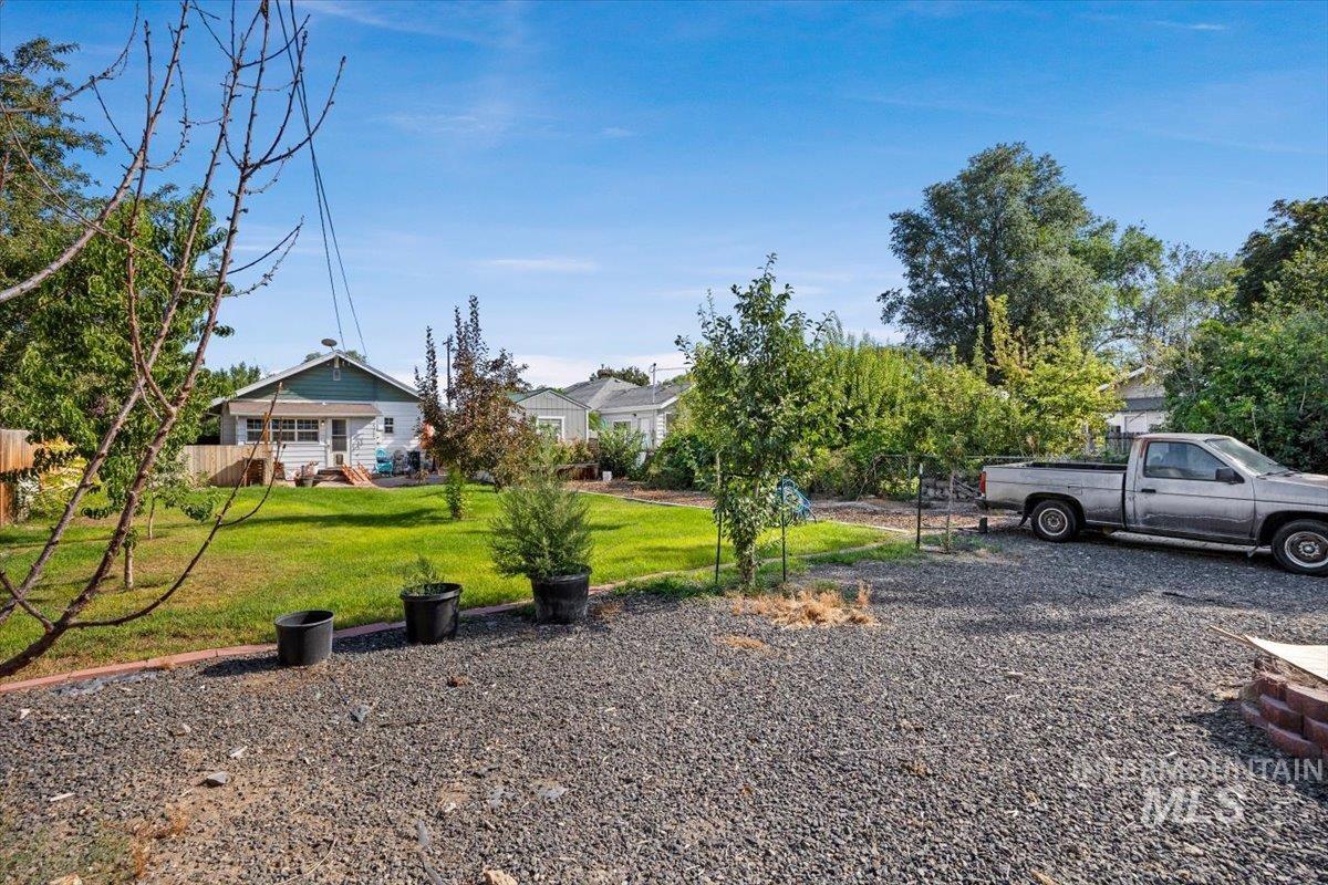 1216 10th Ave E, Twin Falls, Idaho 83301, 2 Bedrooms, 2 Bathrooms, Residential For Sale, Price $285,000,MLS 98998132
