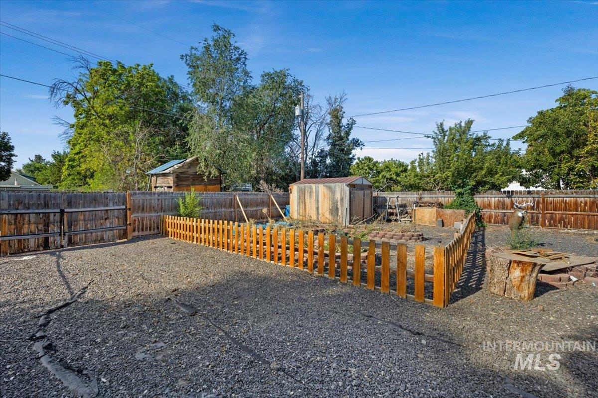 1216 10th Ave E, Twin Falls, Idaho 83301, 2 Bedrooms, 2 Bathrooms, Residential For Sale, Price $285,000,MLS 98998132