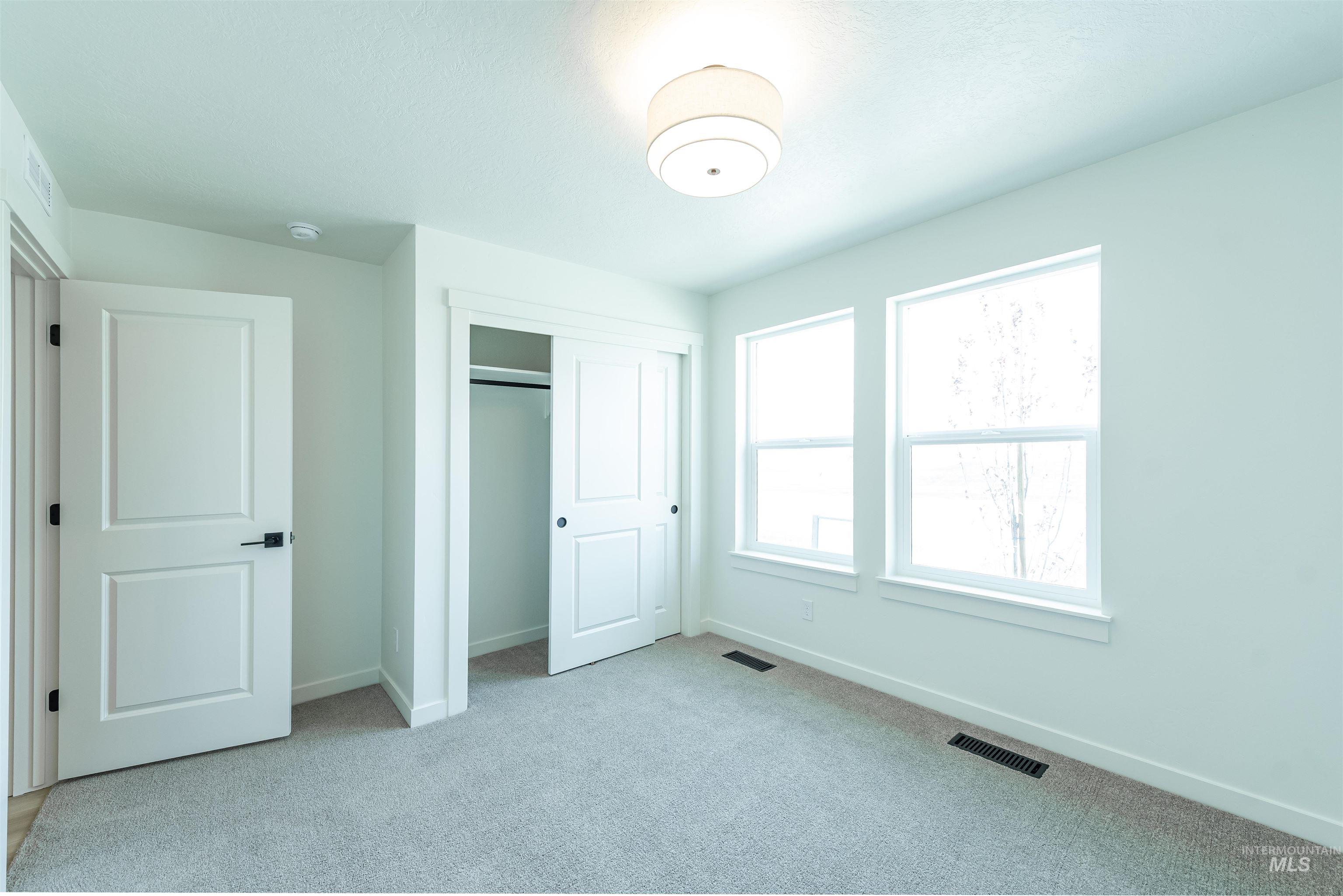 355 E. Chevy Dr., Boise, Idaho 83716, 3 Bedrooms, 2 Bathrooms, Residential For Sale, Price $374,900,MLS 98998137