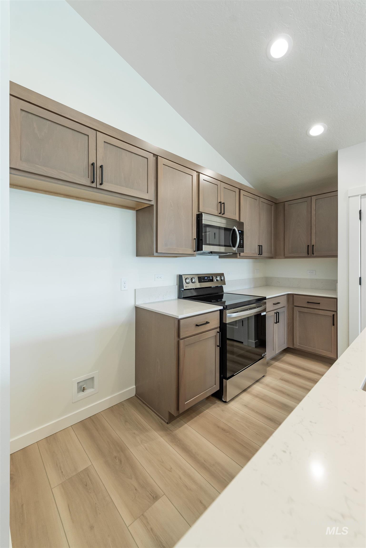 355 E. Chevy Dr., Boise, Idaho 83716, 3 Bedrooms, 2 Bathrooms, Residential For Sale, Price $374,900,MLS 98998137