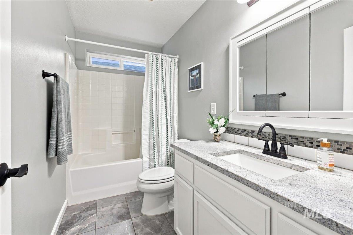 2336 Lower Pond Lane, Homedale, Idaho 83628, 3 Bedrooms, 2 Bathrooms, Residential For Sale, Price $825,000,MLS 98998139