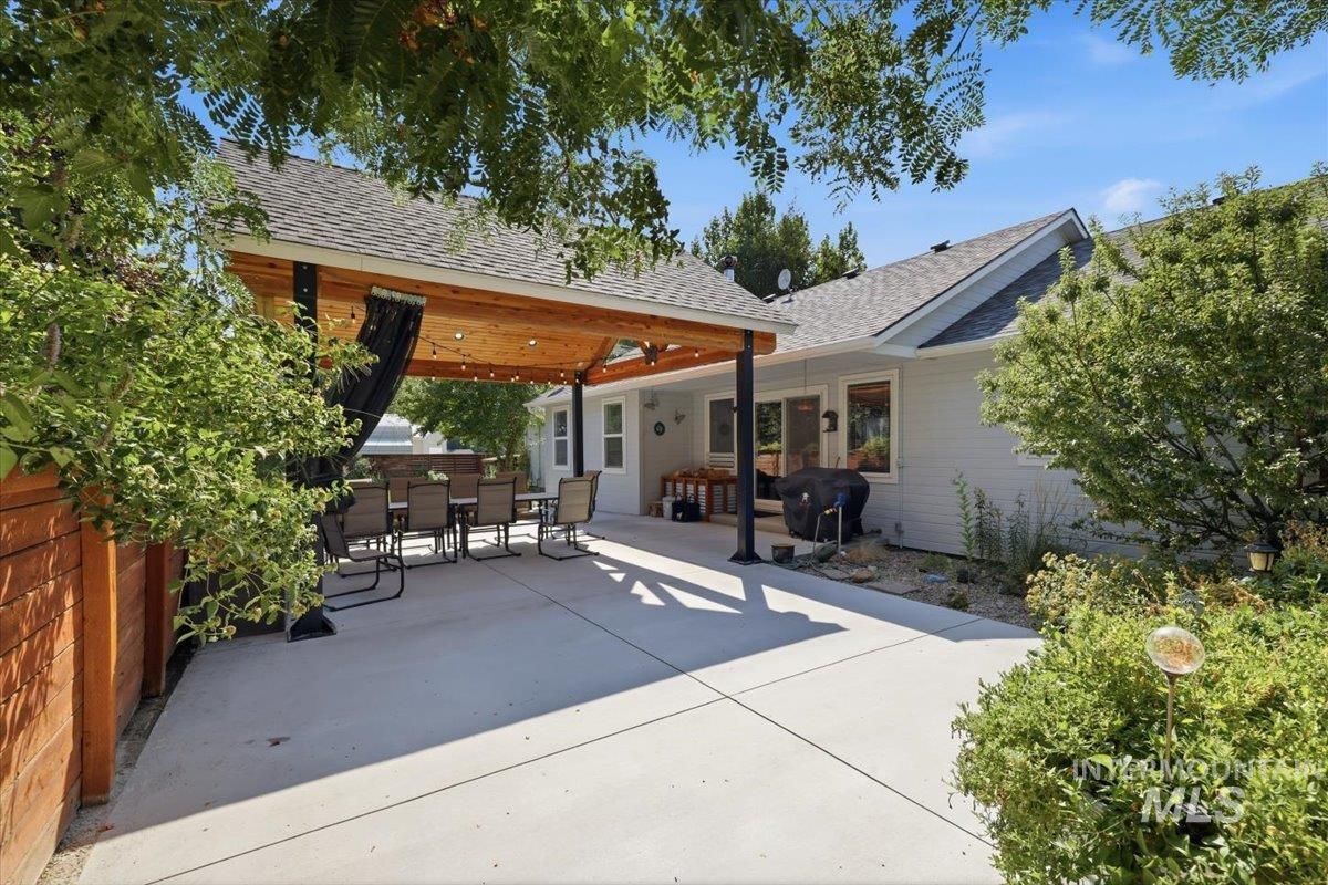 2336 Lower Pond Lane, Homedale, Idaho 83628, 3 Bedrooms, 2 Bathrooms, Residential For Sale, Price $825,000,MLS 98998139