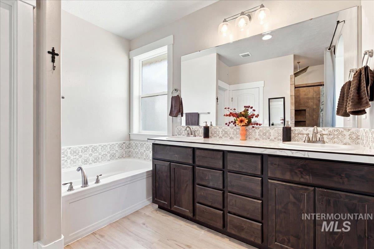 12562 S Carriage Hill Way, Nampa, Idaho 83686, 5 Bedrooms, 3.5 Bathrooms, Residential For Sale, Price $710,000, 98998146