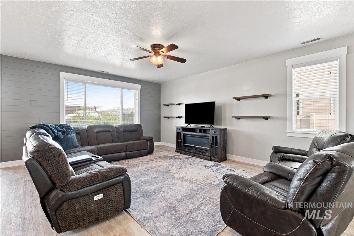 12562 S Carriage Hill Way, Nampa, Idaho 83686, 5 Bedrooms, 3.5 Bathrooms, Residential For Sale, Price $710,000, 98998146