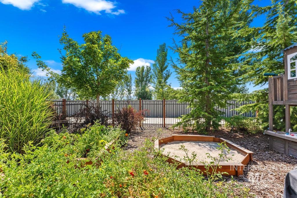 6401 W Biathlon, Eagle, Idaho 83616, 4 Bedrooms, 3 Bathrooms, Residential For Sale, Price $1,239,900, 98998147