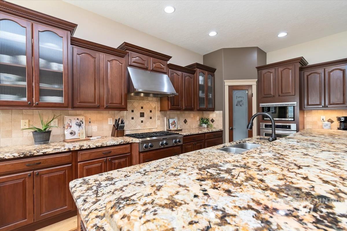 3889 S Lamone Way, Meridian, Idaho 83642, 3 Bedrooms, 3 Bathrooms, Residential For Sale, Price $699,900,MLS 98998148