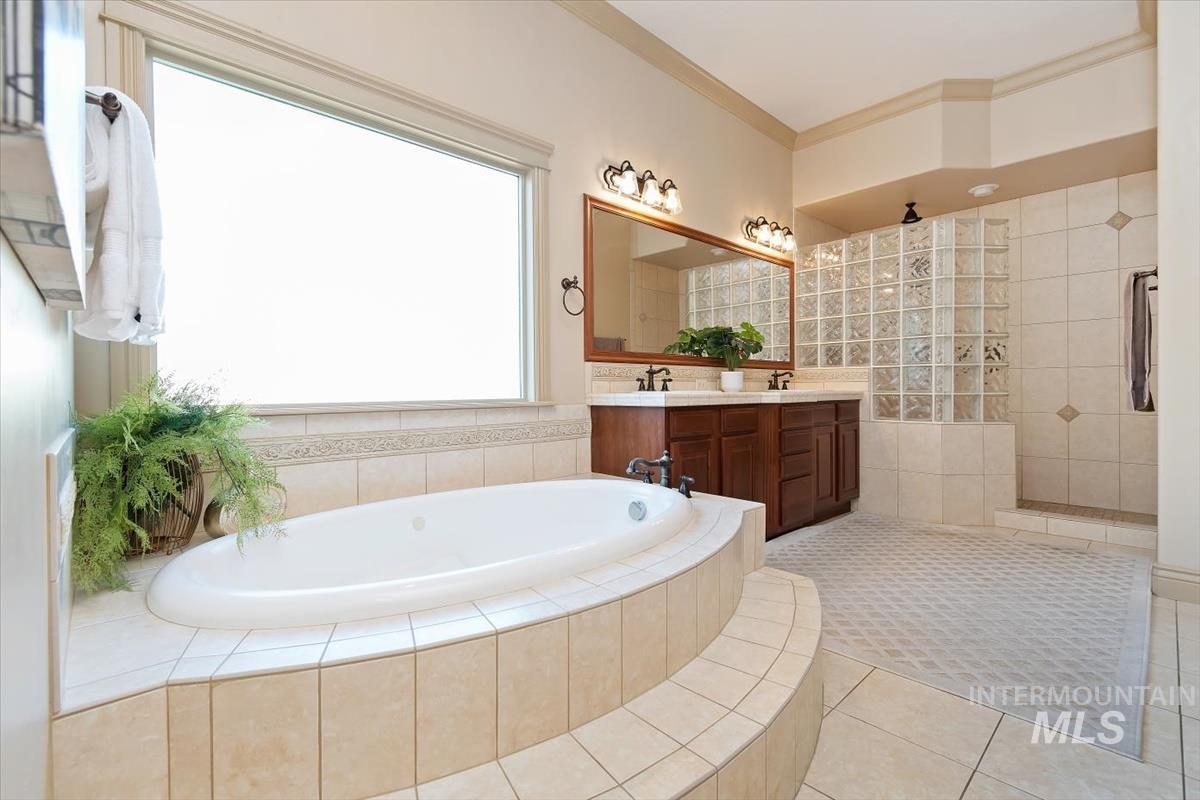 3889 S Lamone Way, Meridian, Idaho 83642, 3 Bedrooms, 3 Bathrooms, Residential For Sale, Price $699,900,MLS 98998148