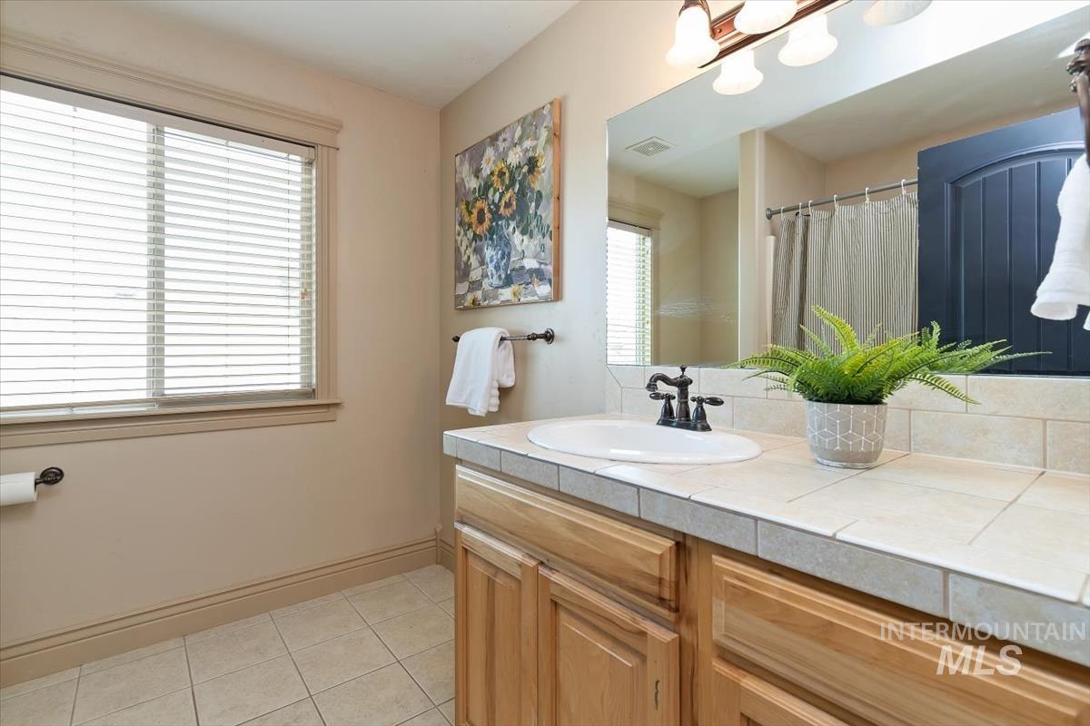 3889 S Lamone Way, Meridian, Idaho 83642, 3 Bedrooms, 3 Bathrooms, Residential For Sale, Price $699,900,MLS 98998148