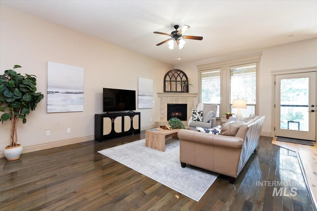 3889 S Lamone Way, Meridian, Idaho 83642, 3 Bedrooms, 3 Bathrooms, Residential For Sale, Price $699,900,MLS 98998148