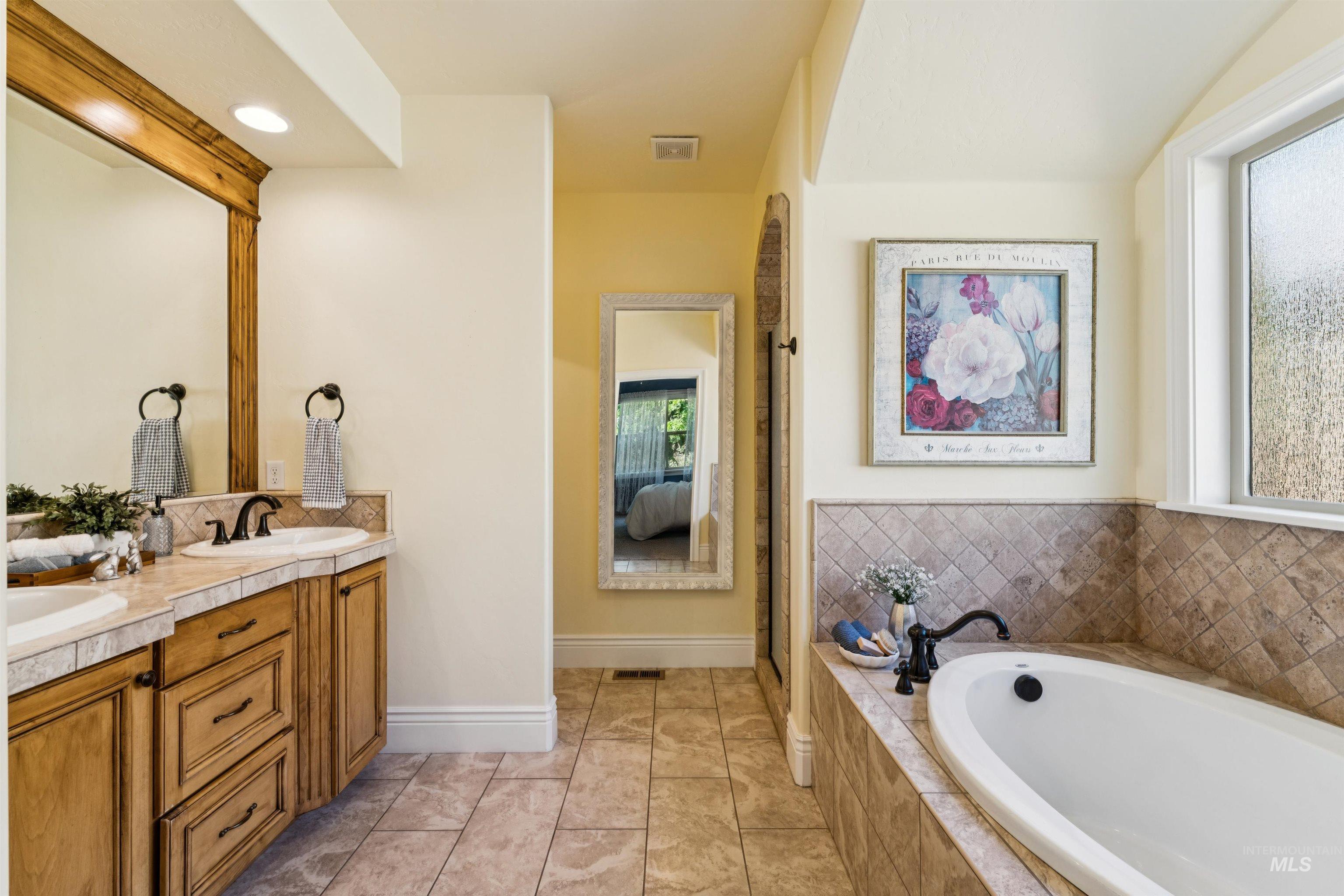 1614 W Par Court, Eagle, Idaho 83616, 3 Bedrooms, 2 Bathrooms, Residential For Sale, Price $649,999,MLS 98998157