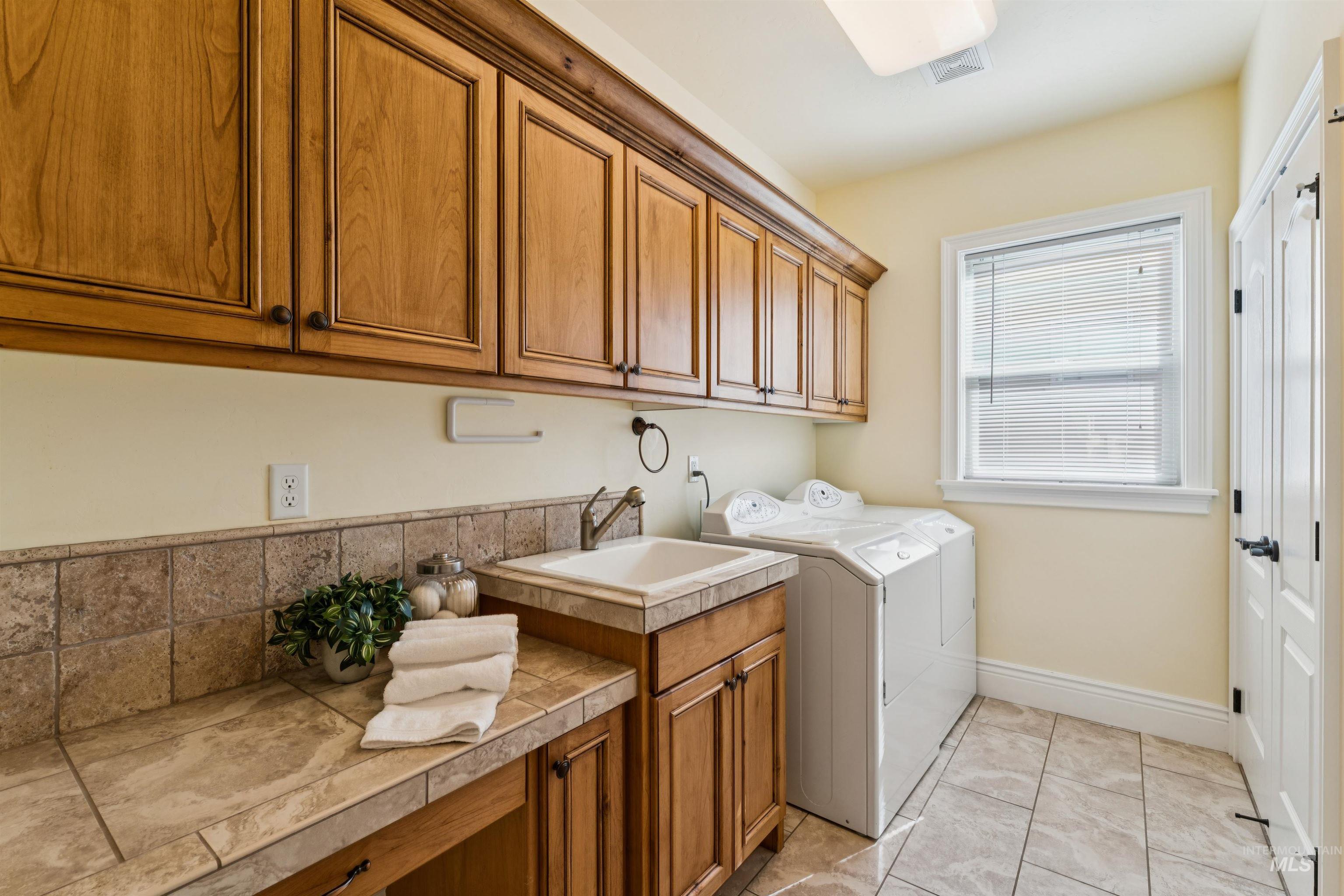1614 W Par Court, Eagle, Idaho 83616, 3 Bedrooms, 2 Bathrooms, Residential For Sale, Price $649,999,MLS 98998157
