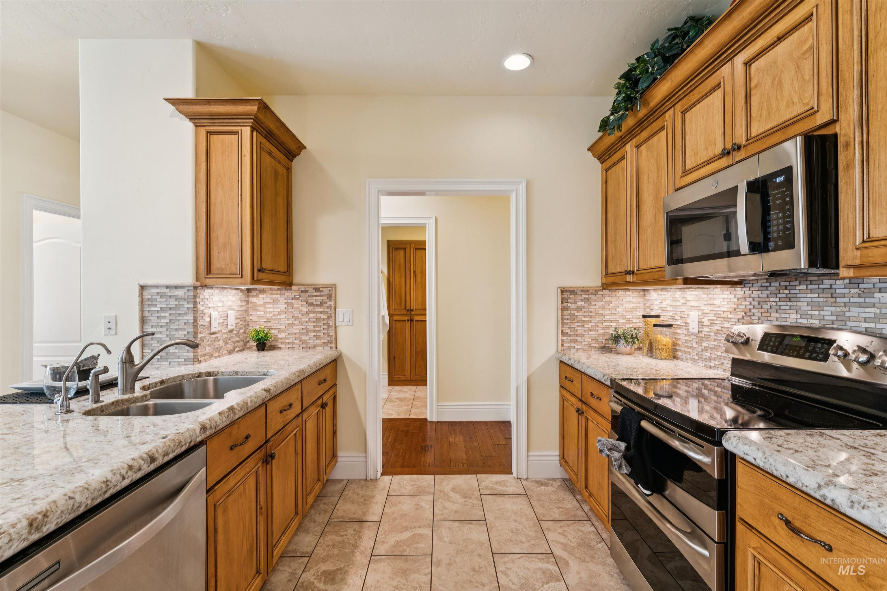 1614 W Par Court, Eagle, Idaho 83616, 3 Bedrooms, 2 Bathrooms, Residential For Sale, Price $649,999,MLS 98998157