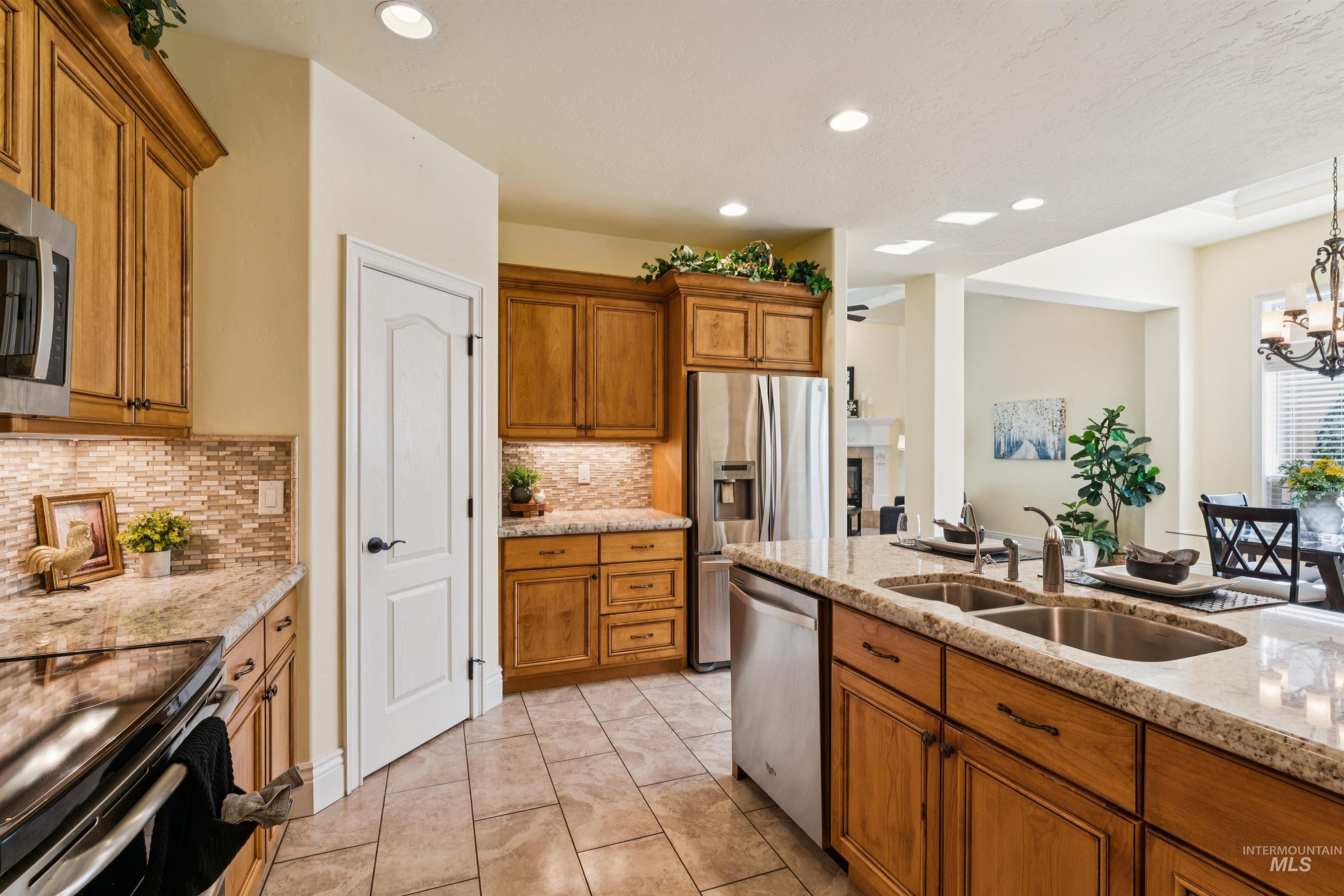 1614 W Par Court, Eagle, Idaho 83616, 3 Bedrooms, 2 Bathrooms, Residential For Sale, Price $649,999,MLS 98998157