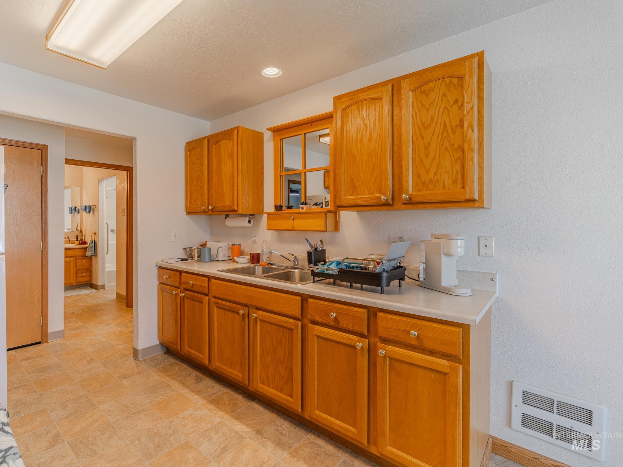 408 W South St, Grangeville, Idaho 83530, 8 Bedrooms, 4 Bathrooms, Residential For Sale, Price $595,000,MLS 98998158