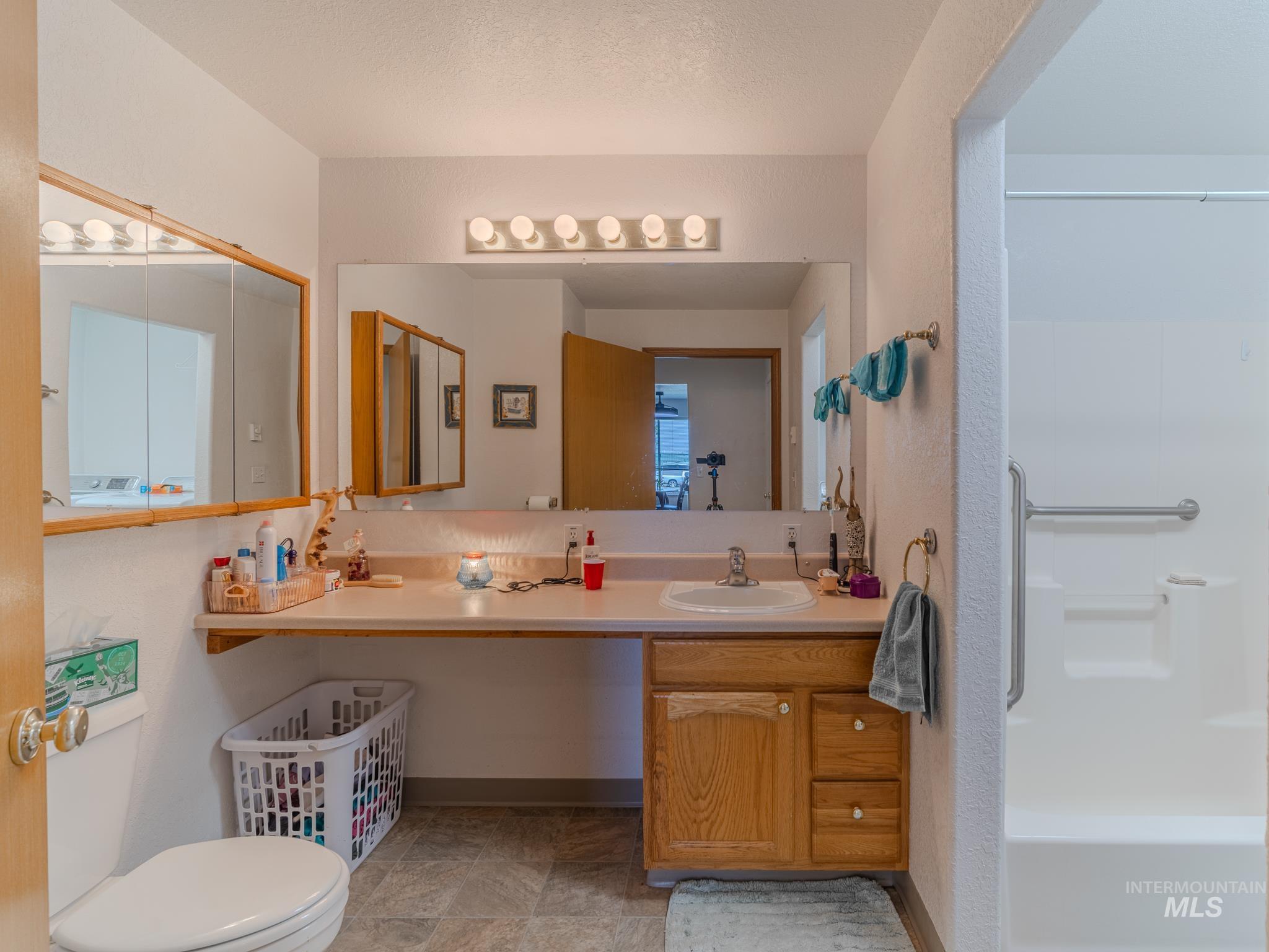 408 W South St, Grangeville, Idaho 83530, 8 Bedrooms, 4 Bathrooms, Residential For Sale, Price $595,000,MLS 98998158