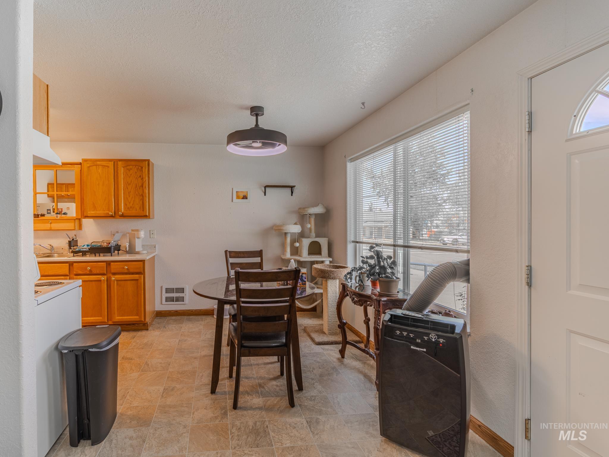 408 W South St, Grangeville, Idaho 83530, 8 Bedrooms, 4 Bathrooms, Residential For Sale, Price $595,000,MLS 98998158