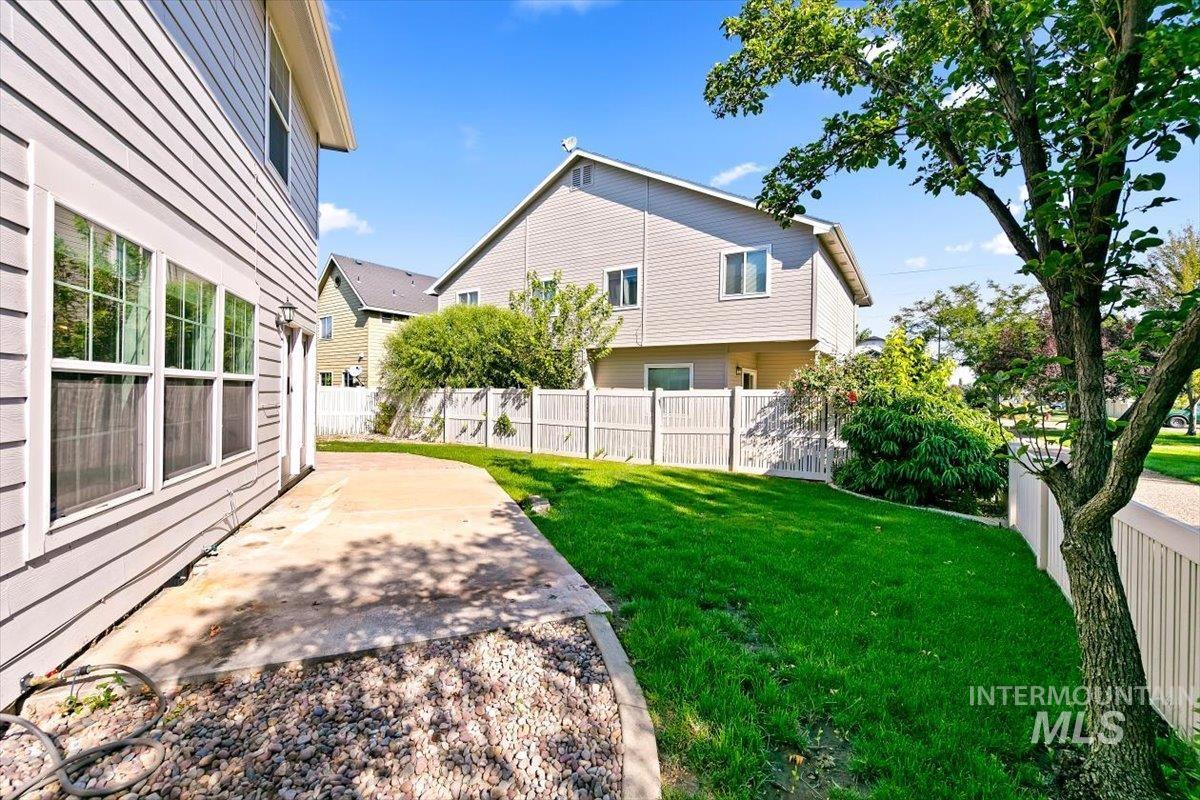 1210 W Cobblefield, Meridian, Idaho 83646, 4 Bedrooms, 2.5 Bathrooms, Residential For Sale, Price $539,900,MLS 98998159