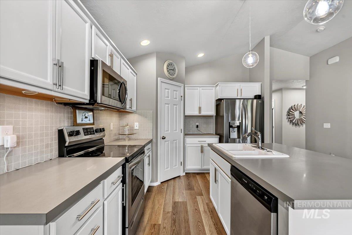 730 W Treehouse Way, Kuna, Idaho 83634, 3 Bedrooms, 2 Bathrooms, Residential For Sale, Price $444,500,MLS 98998160