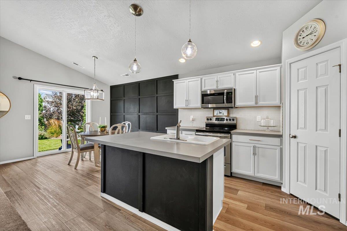 730 W Treehouse Way, Kuna, Idaho 83634, 3 Bedrooms, 2 Bathrooms, Residential For Sale, Price $444,500,MLS 98998160