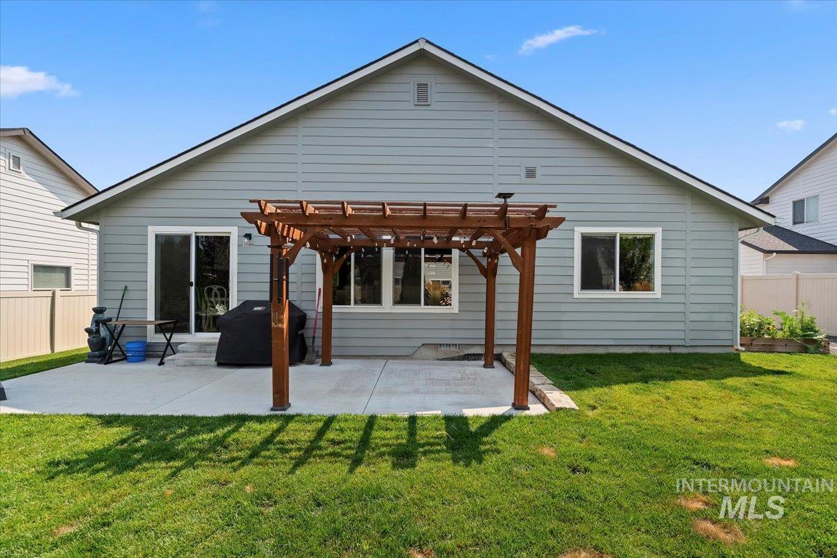 730 W Treehouse Way, Kuna, Idaho 83634, 3 Bedrooms, 2 Bathrooms, Residential For Sale, Price $444,500,MLS 98998160