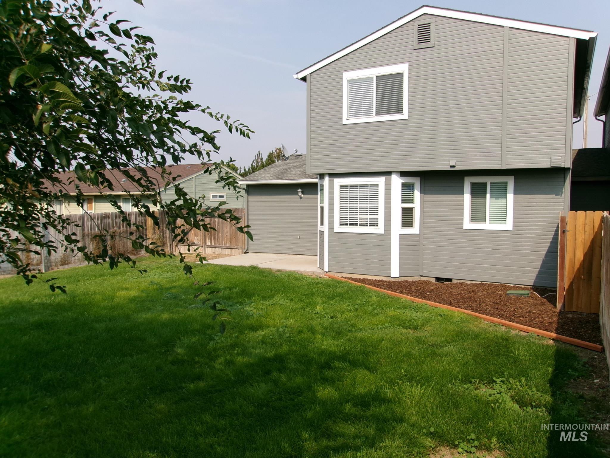 2807 Laurel Way, Nampa, Idaho 83686, 3 Bedrooms, 2.5 Bathrooms, Residential For Sale, Price $344,900,MLS 98998164