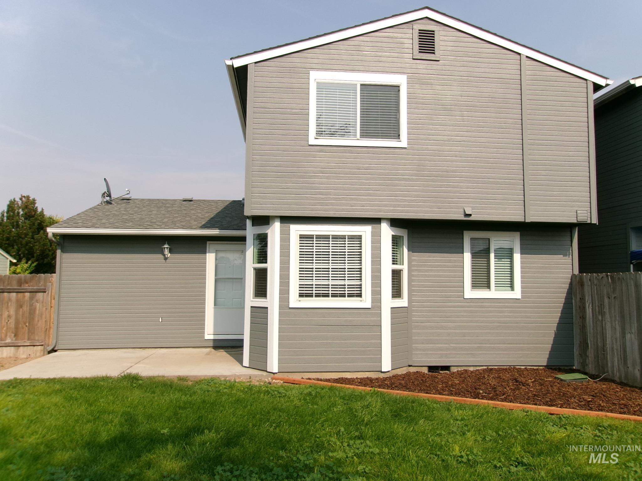 2807 Laurel Way, Nampa, Idaho 83686, 3 Bedrooms, 2.5 Bathrooms, Residential For Sale, Price $344,900,MLS 98998164