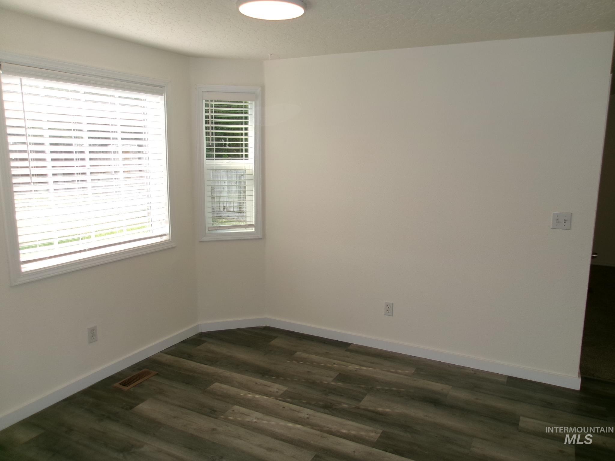 2807 Laurel Way, Nampa, Idaho 83686, 3 Bedrooms, 2.5 Bathrooms, Residential For Sale, Price $344,900,MLS 98998164