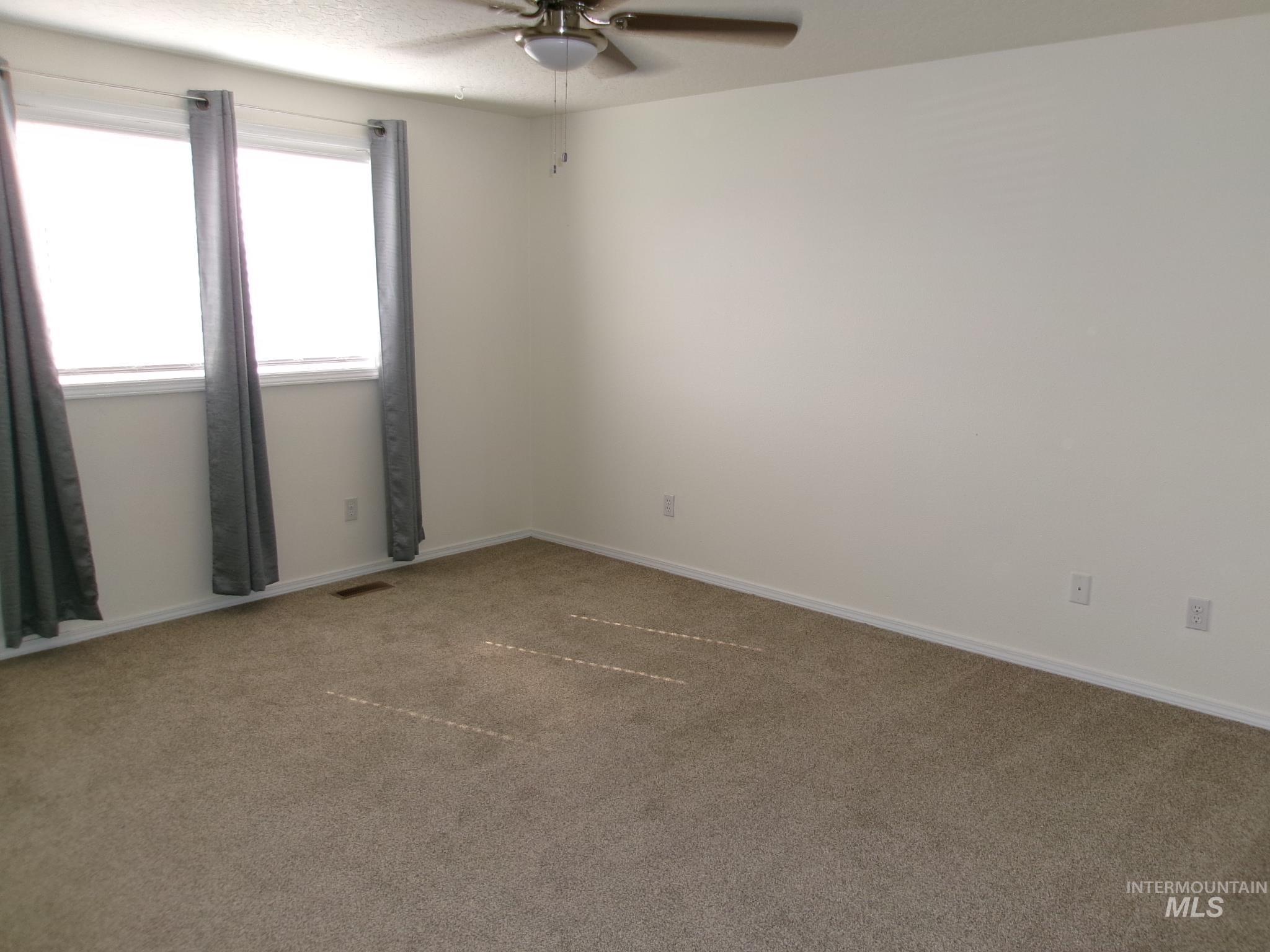 2807 Laurel Way, Nampa, Idaho 83686, 3 Bedrooms, 2.5 Bathrooms, Residential For Sale, Price $344,900,MLS 98998164
