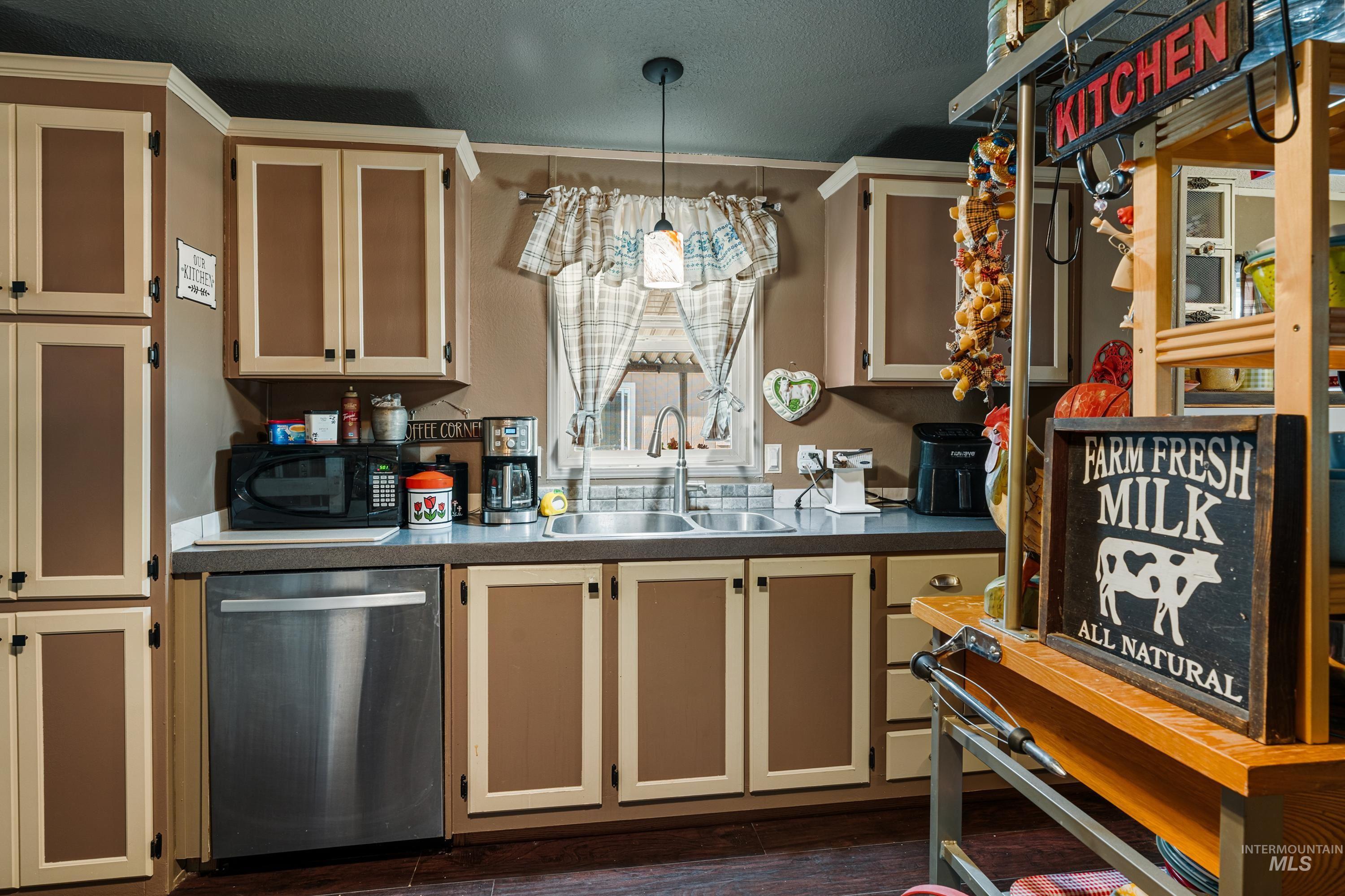 2115 6th Ave #33, Clarkston, Washington 99403, 3 Bedrooms, 2 Bathrooms, Residential For Sale, Price $189,900,MLS 98998166