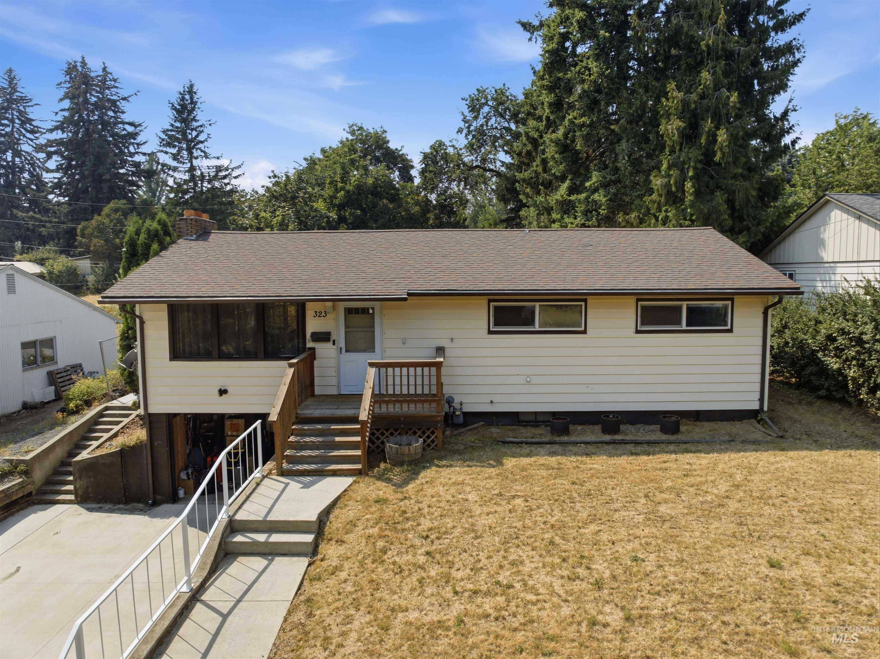 323 N Grant St, Moscow, Idaho 83843, 5 Bedrooms, 2 Bathrooms, Residential For Sale, Price $480,000,MLS 98998167