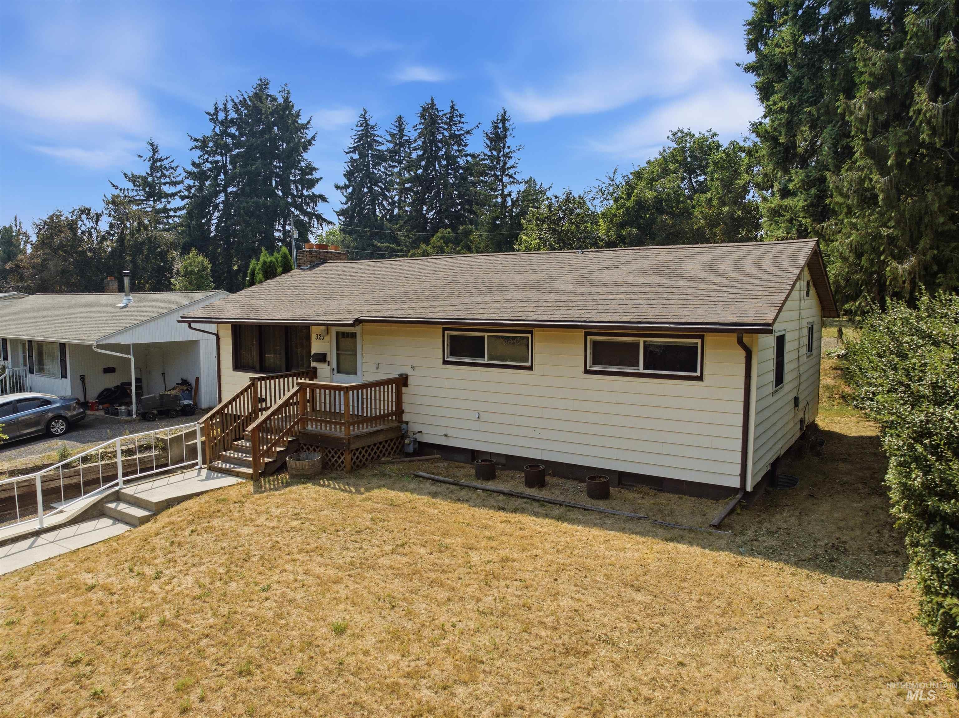 323 N Grant St, Moscow, Idaho 83843, 5 Bedrooms, 2 Bathrooms, Residential For Sale, Price $480,000,MLS 98998167
